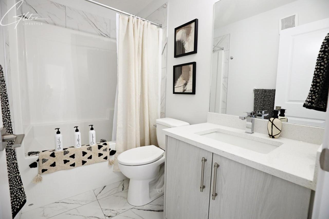 Beautiful 3 King Beds,Garage,Airport,Disney+ Edmonton Exterior photo