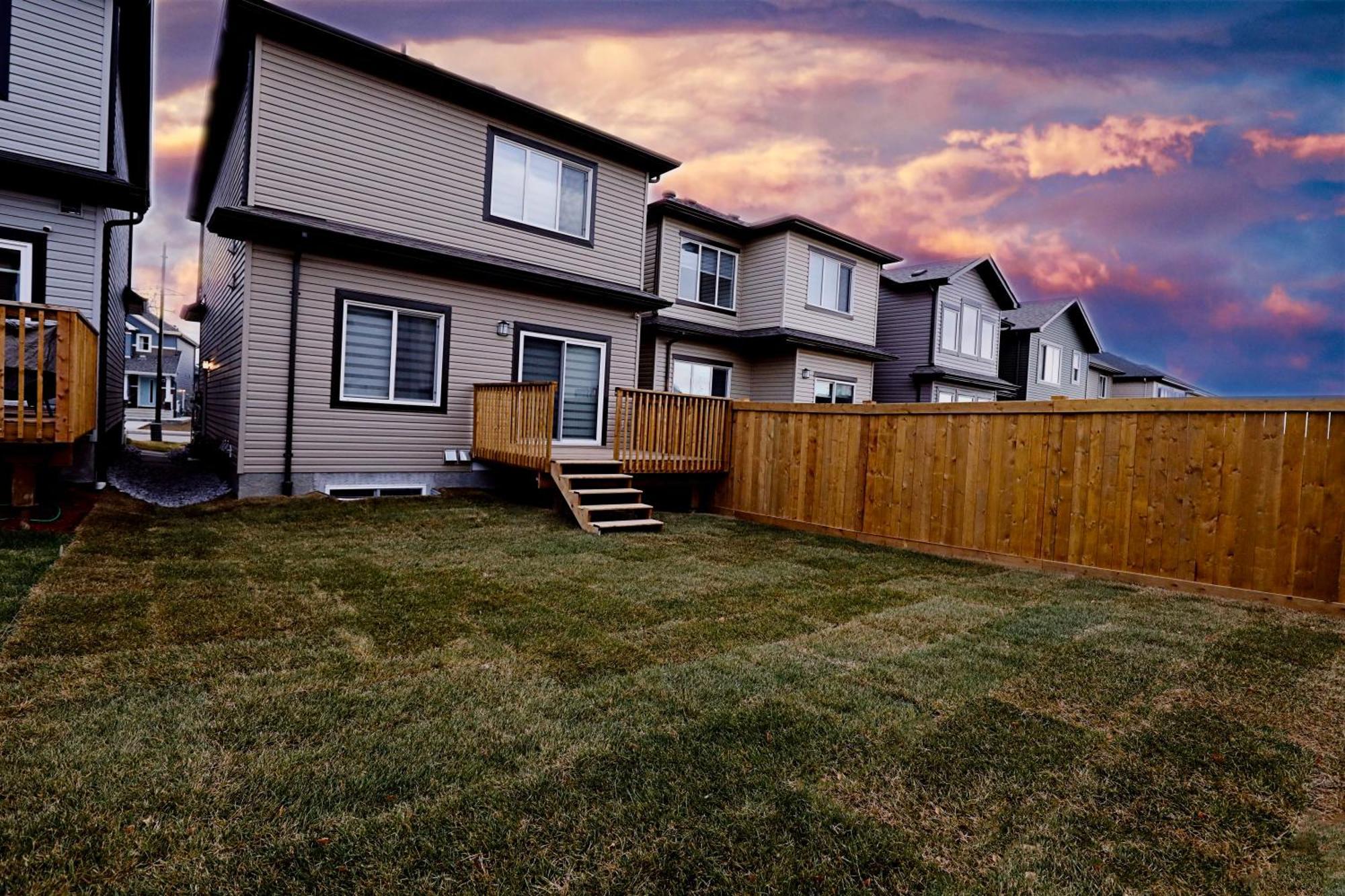 Beautiful 3 King Beds,Garage,Airport,Disney+ Edmonton Exterior photo